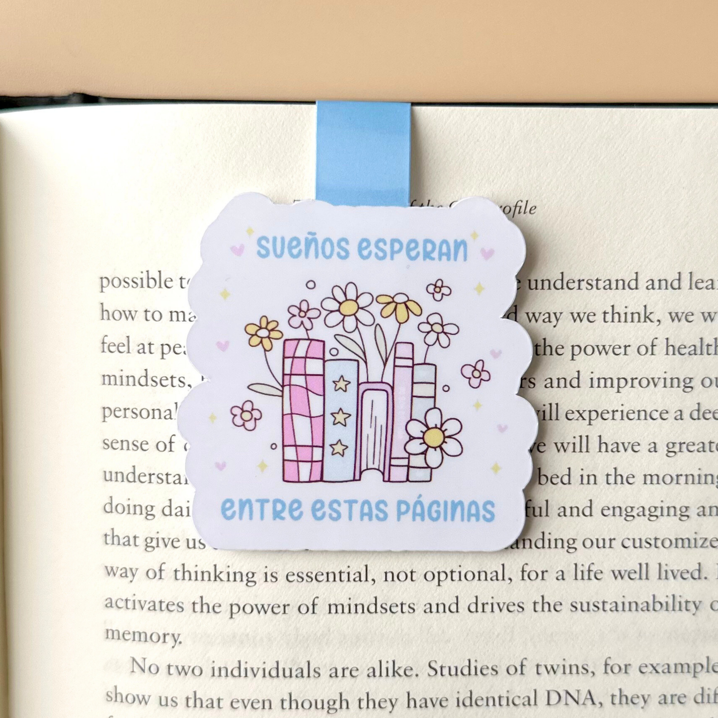 Sueños Esperan Edición Floral (Spanish) Magnetic Bookmark