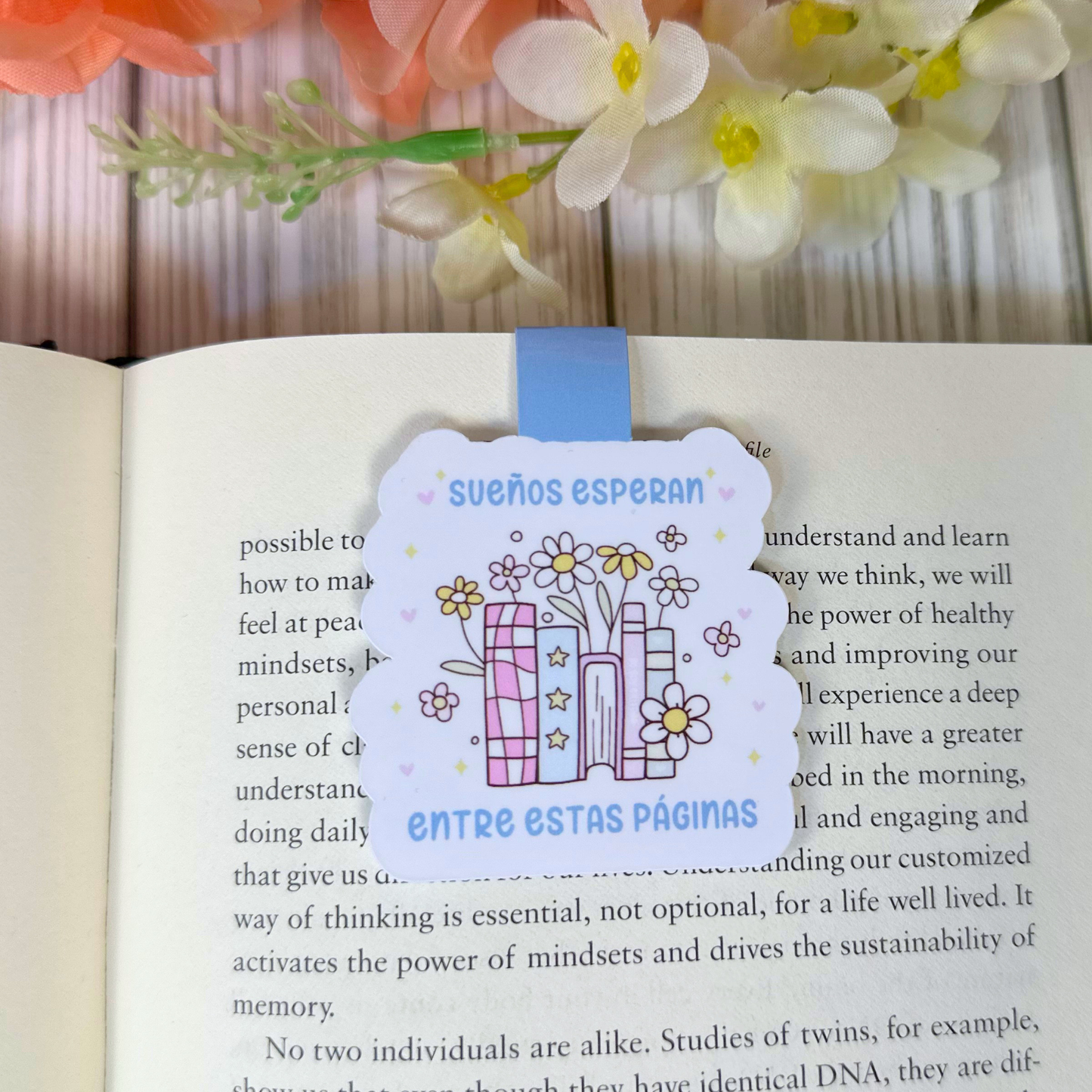 Sueños Esperan Edición Floral (Spanish) Magnetic Bookmark